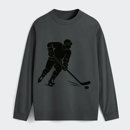 Ice hockey player shooting puck - Classic Long Sleeve Shirt - Gray