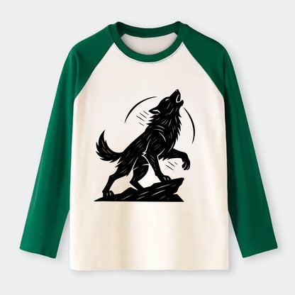Wolf howling at full moon - Raglan Long Sleeve T-Shirt - Green