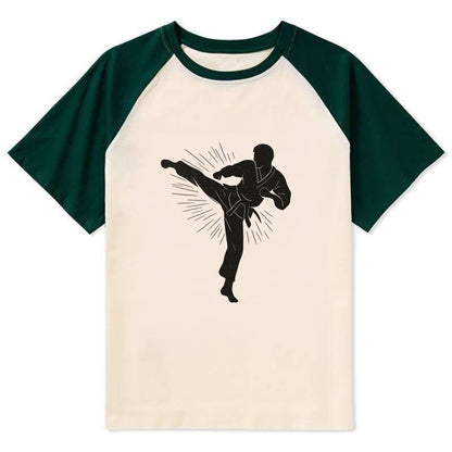 Taekwondo athlete spinning heel kick - Contrast Raglan T-shirt - Green