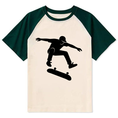 Skateboarder doing kickflip trick - Contrast Raglan T-shirt - Green