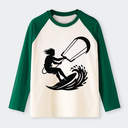 Kite surfer riding wave - Raglan Long Sleeve T-Shirt - Green