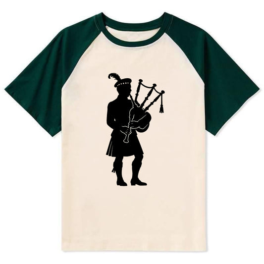 Bagpiper in traditional stance - Contrast Raglan T-shirt - Green
