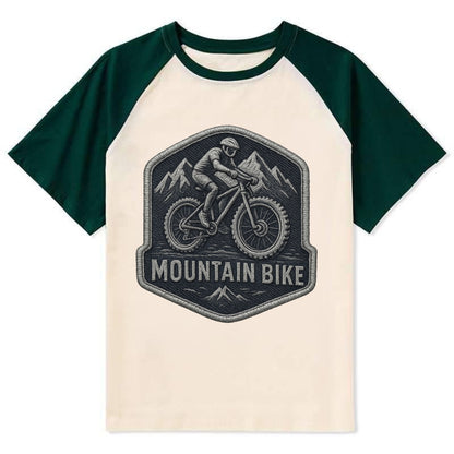 Mountain bike with rugged tires - cyclist badge - Contrast Raglan T-shirt - Green