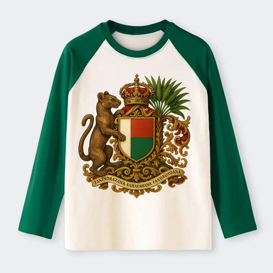 Madagascar Fossa Hunter  - Raglan Long S - Raglan Long Sleeve T-Shirt - Green