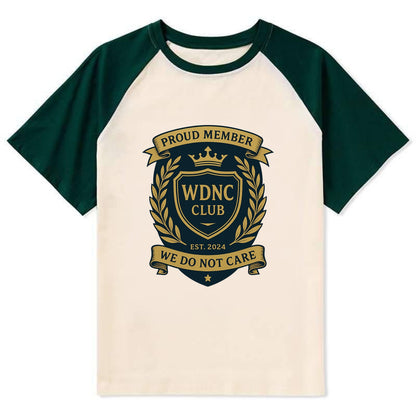 Proud Member badge with laurel wreath - "WDNC CLUB - We Do Not Care" - - Contrast Raglan T-shirt - Green