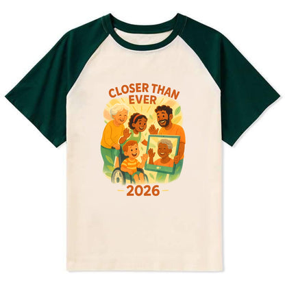 Technology bringing distant families together - "Closer Than Ever" - - Contrast Raglan T-shirt - Green