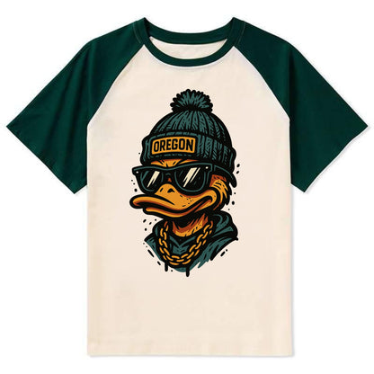 Eugene Duck wearing Oregon beanie with p - Contrast Raglan T-shirt - Green