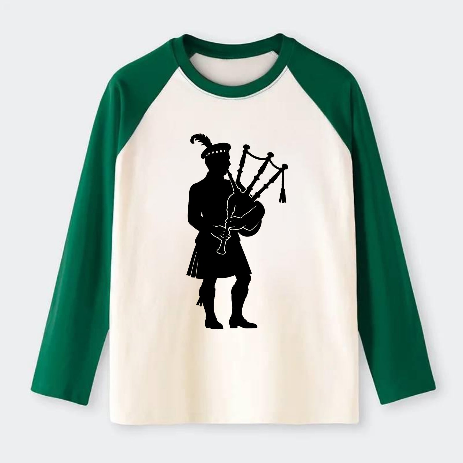 Bagpiper in traditional stance - Raglan Long Sleeve T-Shirt - Green