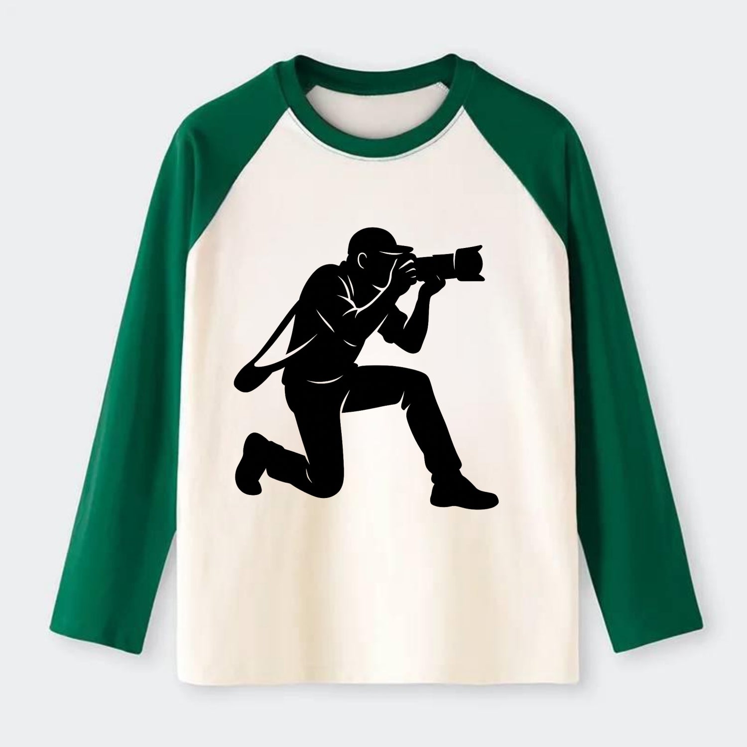 Photographer capturing perfect shot - Raglan Long Sleeve T-Shirt - Green