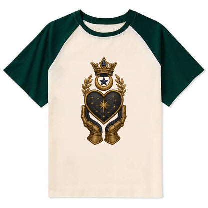 Crowned heart with Art Deco sunburst crown and geometric filigree hands - Contrast Raglan T-shirt - Green