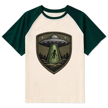 UFO ALIEN - flying saucer with beam in silver and green , extraterrestrial - Contrast Raglan T-shirt - Green