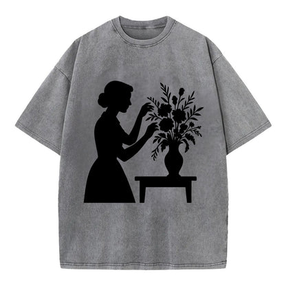 Florist arranging dramatic bouquet - Vintage T-shirt - Grey