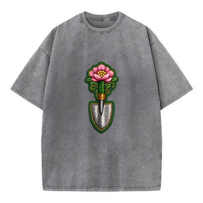 Embroidered patch design - GARDENING TROWEL FLOWER - garden tool with blooming - Vintage T-shirt - Grey