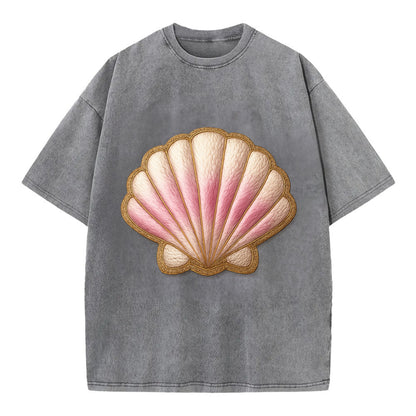 SEASHELL SCALLOP - scallop shell in cream and pink , beach - Vintage T-shirt - Grey