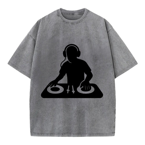 DJ with turntables and headphones - Vintage T-shirt
