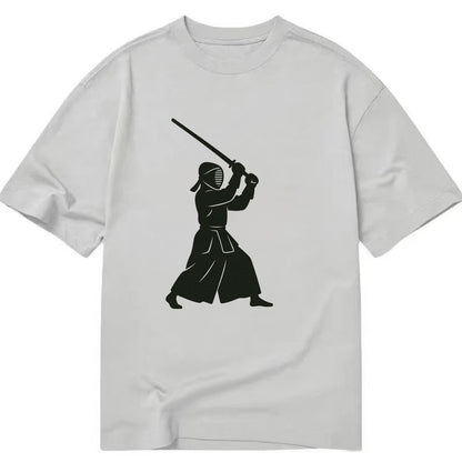 Kendo swordsman in striking stance - Classic T-shirt - Grey