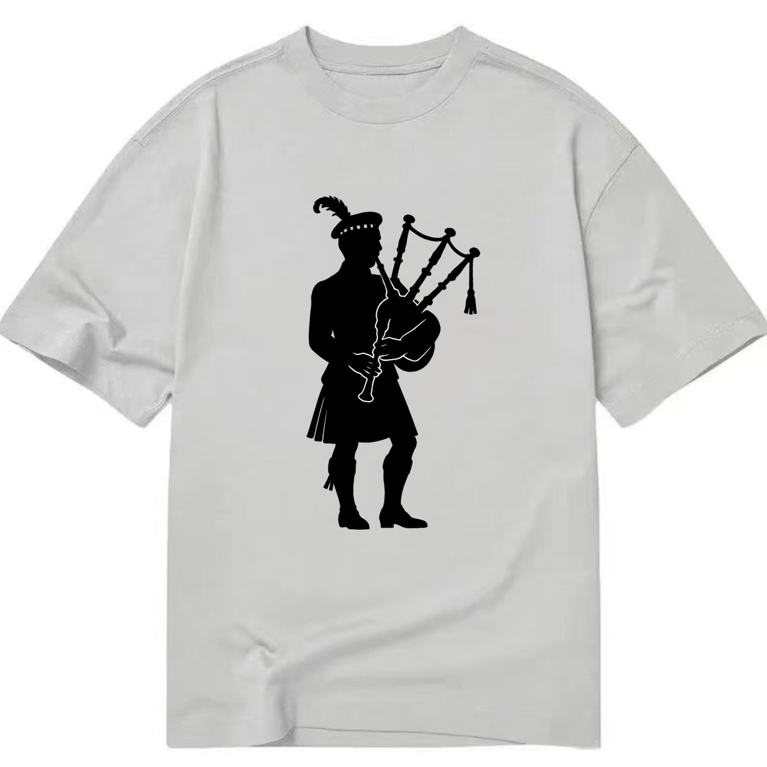 Bagpiper in traditional stance - Classic T-shirt - Grey