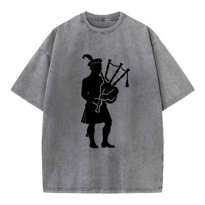 Bagpiper in traditional stance - Vintage T-shirt - Grey