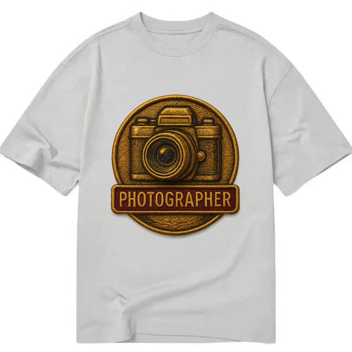 Camera with vintage lens - photographer badge - Classic T-shirt