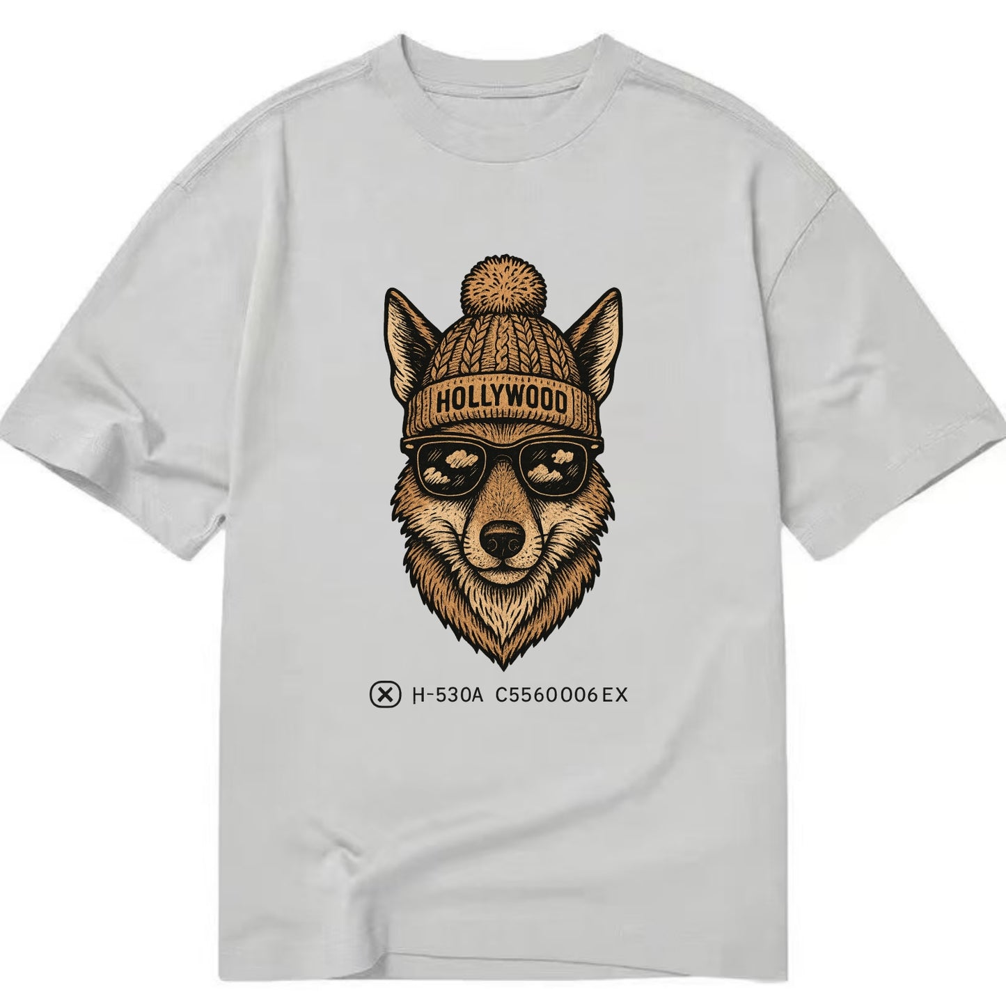 LA Coyote wearing Hollywood beanie with pom pom and wayfarer sunglasses - Classic T-shirt - Grey