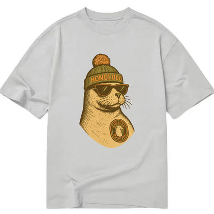 Hawaii Monk Seal wearing Honolulu beanie with pom pom and wayfarer sunglasses - Classic T-shirt - Grey