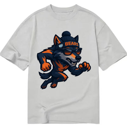 Chicago Wolf wearing Bears beanie with Lake Michigan patch and wayfarer sunglasses - Classic T-shirt - Grey