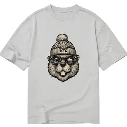 New York Beaver wearing NYC beanie with pom pom and wayfarer sunglasses - Classic T-shirt - Grey