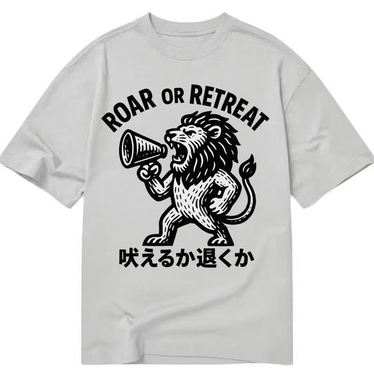 Roar or Retreat - Lion shouting into vin Classic T-shirt - Grey