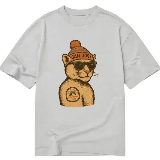 San Jose Mountain Lion wearing San Jose beanie with pom pom and wayfarer - Classic T-shirt - Grey