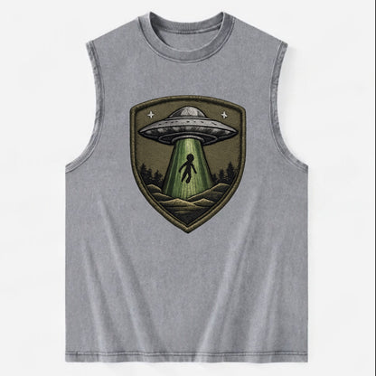 UFO ALIEN - flying saucer with beam in silver and green , extraterrestrial - Vintage Washed Tank - Grey
