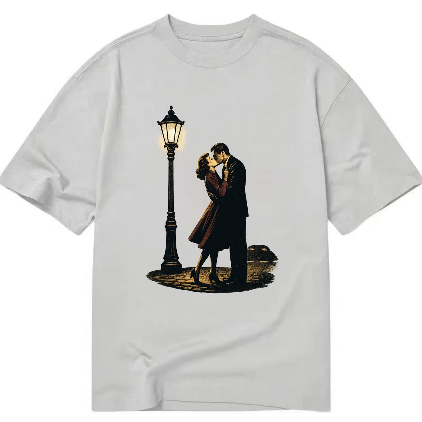 first kiss under vintage street lamp on cobblestone at night - Classic T-shirt - Grey