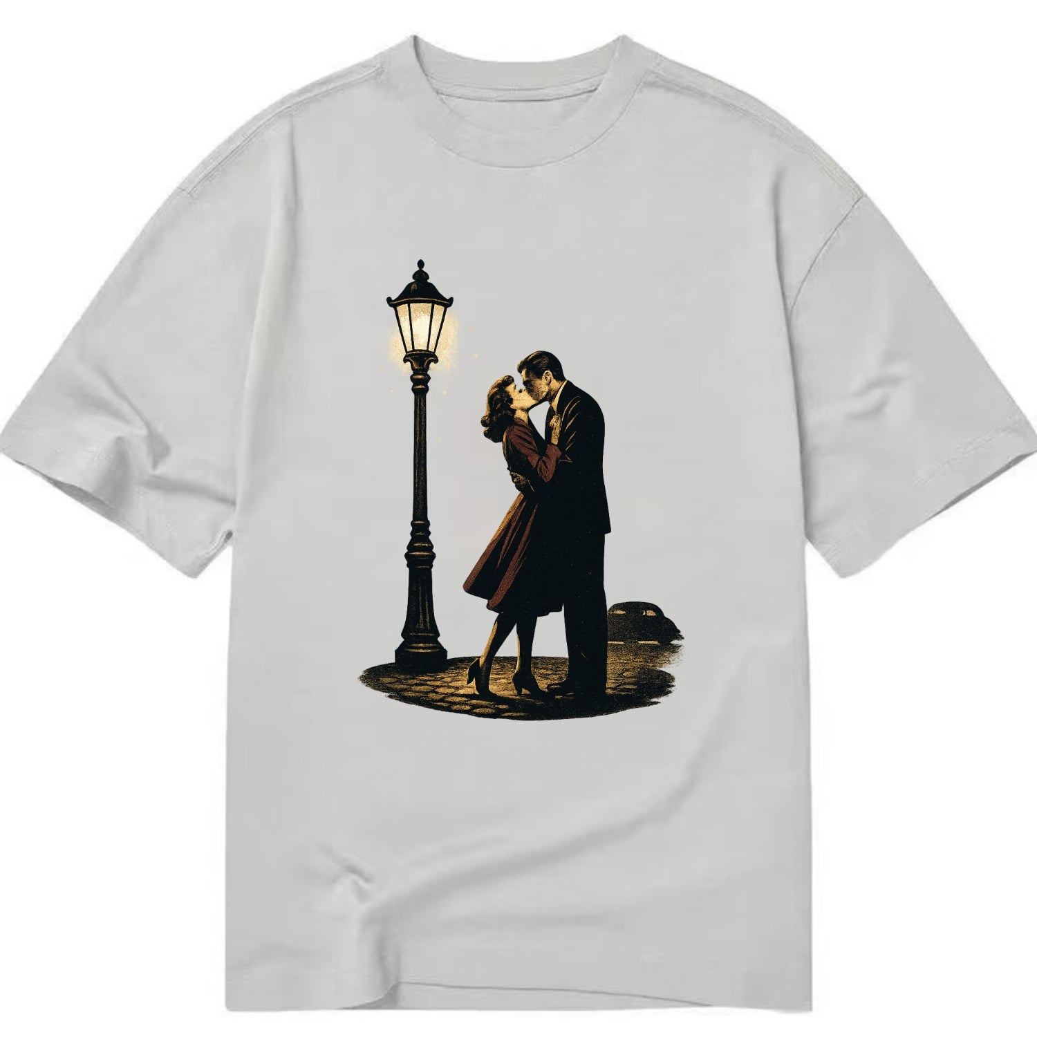 first kiss under vintage street lamp on cobblestone at night - Classic T-shirt - Grey