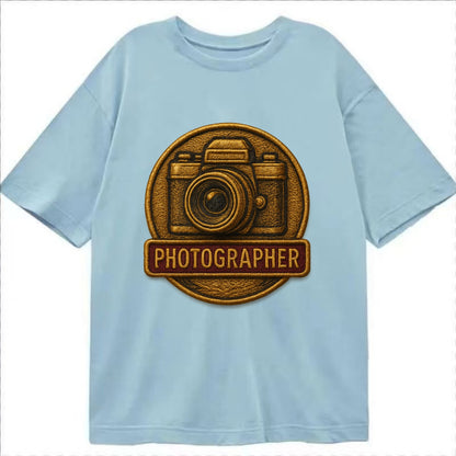 Camera with vintage lens - photographer badge - Classic T-shirt - Light Blue