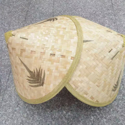 つばの広い竹製麦わら帽子 – 屋外での紫外線対策、ガーデニング、釣り、ダンスパフォーマンス、衣装小道具などに最適な、伝統的なアジアのサンハット。