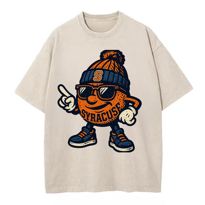 Syracuse Orange wearing Syracuse beanie with S patch - Vintage T-shirt - Off White
