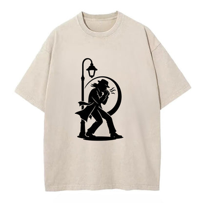 Blues harmonica player under streetlight - Vintage T-shirt - Off White