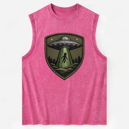 UFO ALIEN - flying saucer with beam in silver and green , extraterrestrial - Vintage Washed Tank - Pink