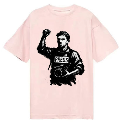 Journalist with camera - press freedom ink painting - Classic T-shirt - Pink
