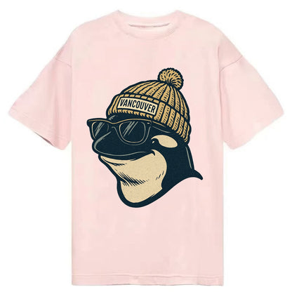 Vancouver Orca wearing Vancouver beanie - Classic T-shirt - Pink