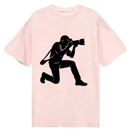 Photographer capturing perfect shot - Classic T-shirt - Pink