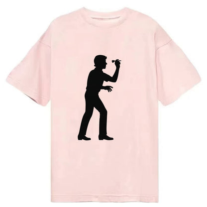 Darts player in throwing stance - Classic T-shirt - Pink
