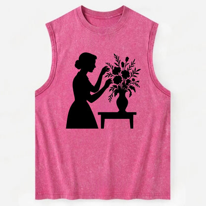 Florist arranging dramatic bouquet - Vintage Washed Tank - Pink