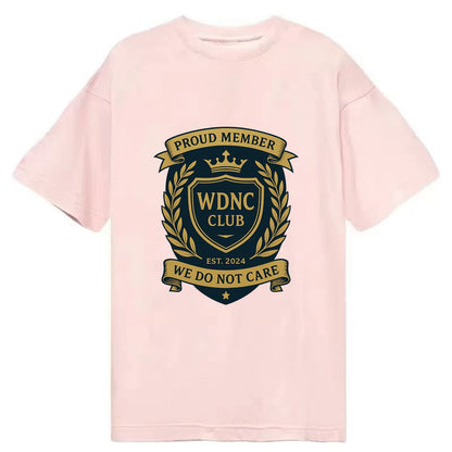 Proud Member badge with laurel wreath - "WDNC CLUB - We Do Not Care" - apathy - Classic T-shirt - Pink