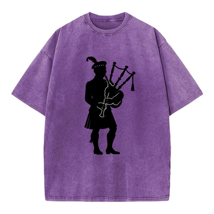 Bagpiper in traditional stance - Vintage T-shirt - Purple