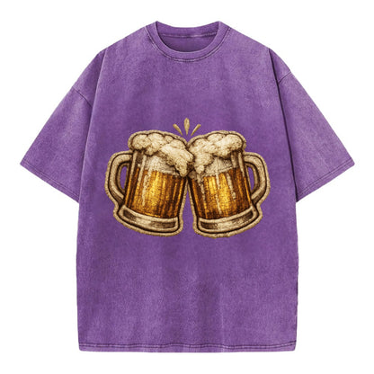 BEER MUG CHEERS - frosty beer stein in gold and amber , brewery - Vintage T-shirt - Purple