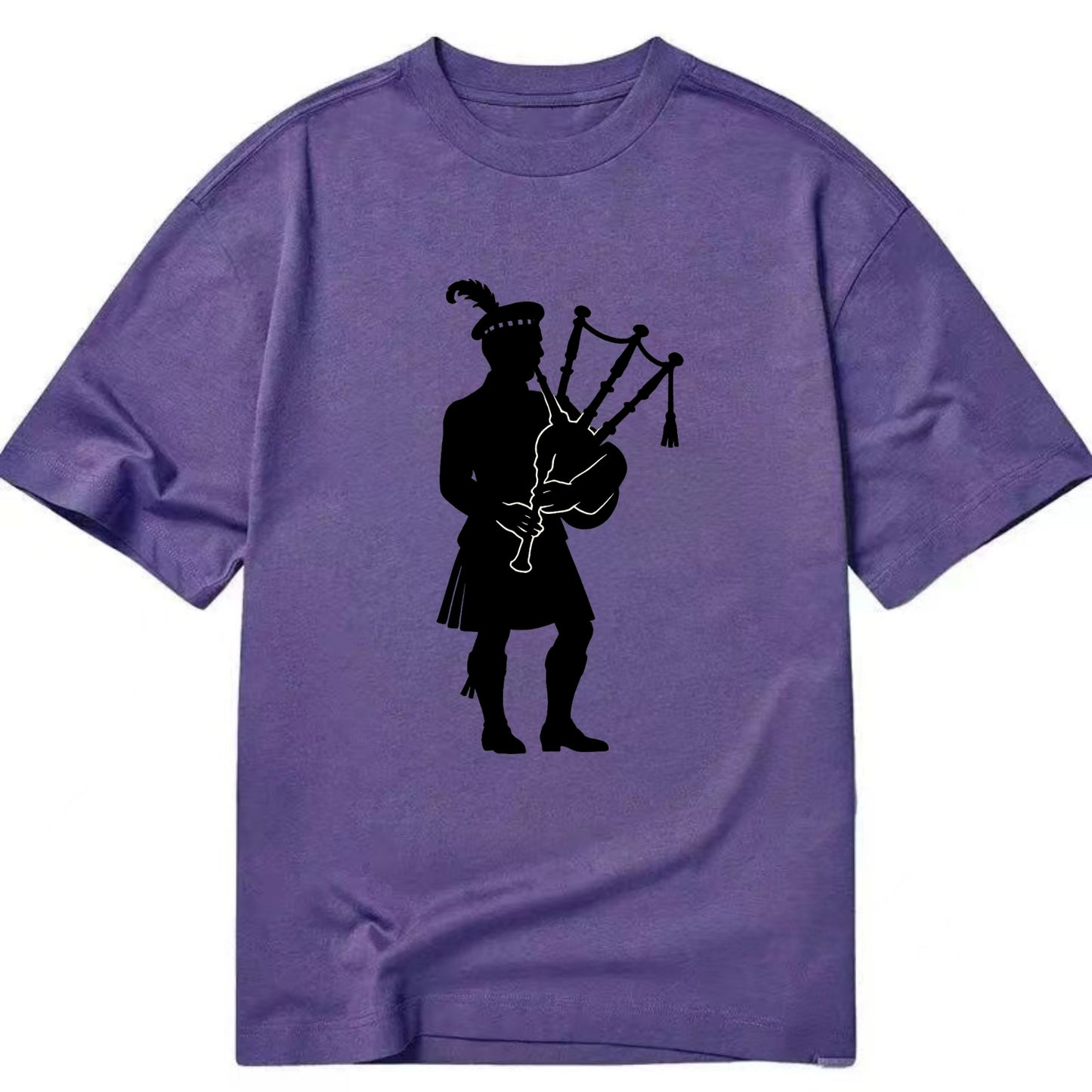 Bagpiper in traditional stance - Classic T-shirt - Purple