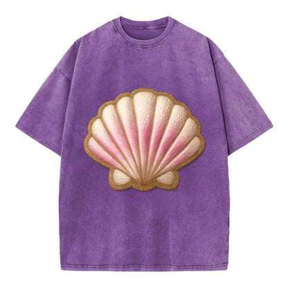 SEASHELL SCALLOP - scallop shell in cream and pink , beach - Vintage T-shirt - Purple