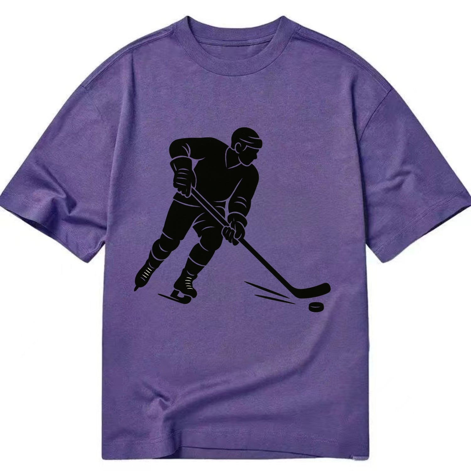Ice hockey player shooting puck - Classic T-shirt - Purple