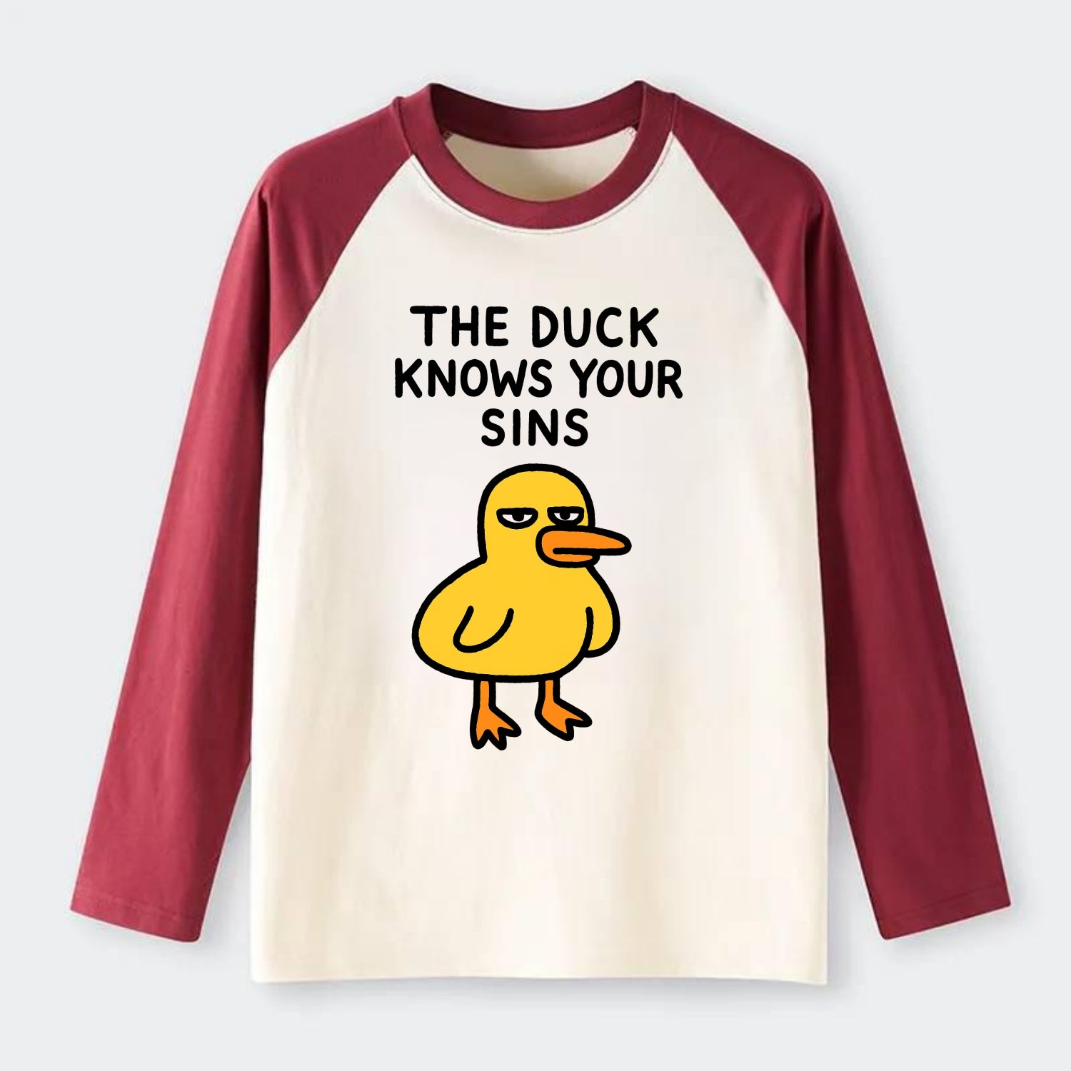THE DUCK KNOWS YOUR SINS | Yellow duck with judgmental stare - Raglan Long Sleeve T-Shirt - Red