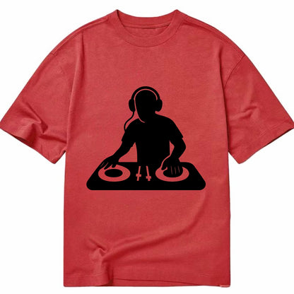 DJ with turntables and headphones - Classic T-shirt - Red
